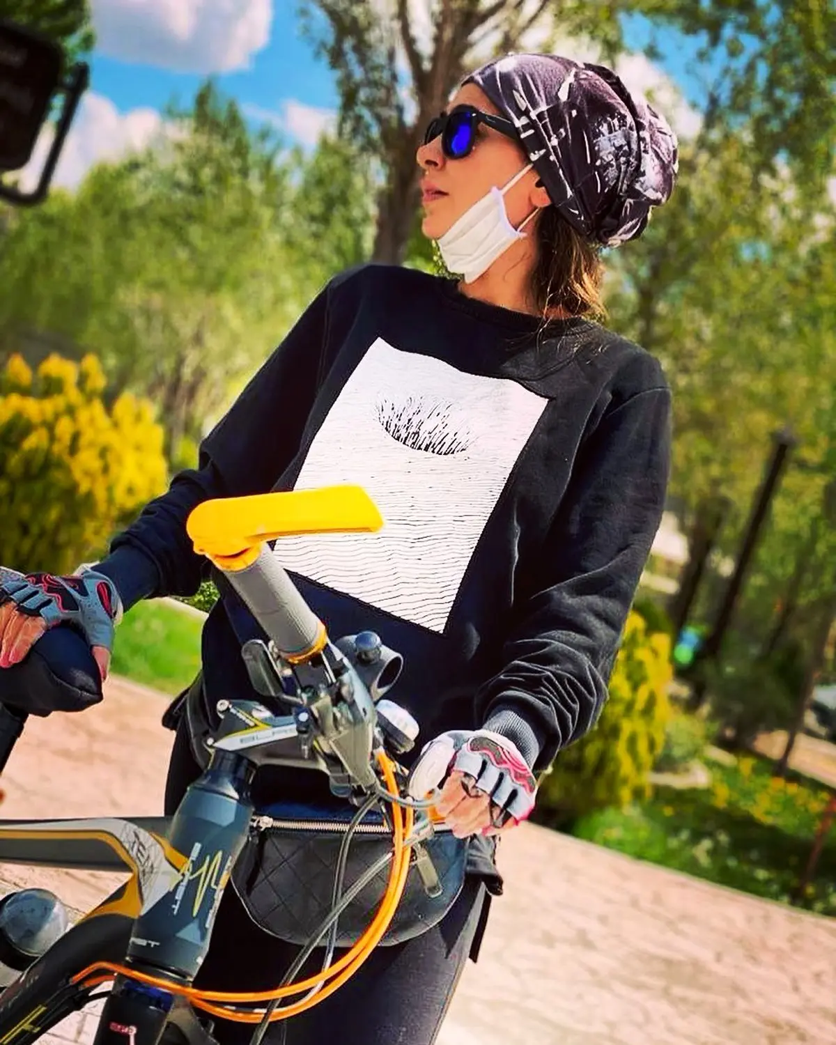 تیپ دوچرخه سواری سمانه پاکدل! + عکس