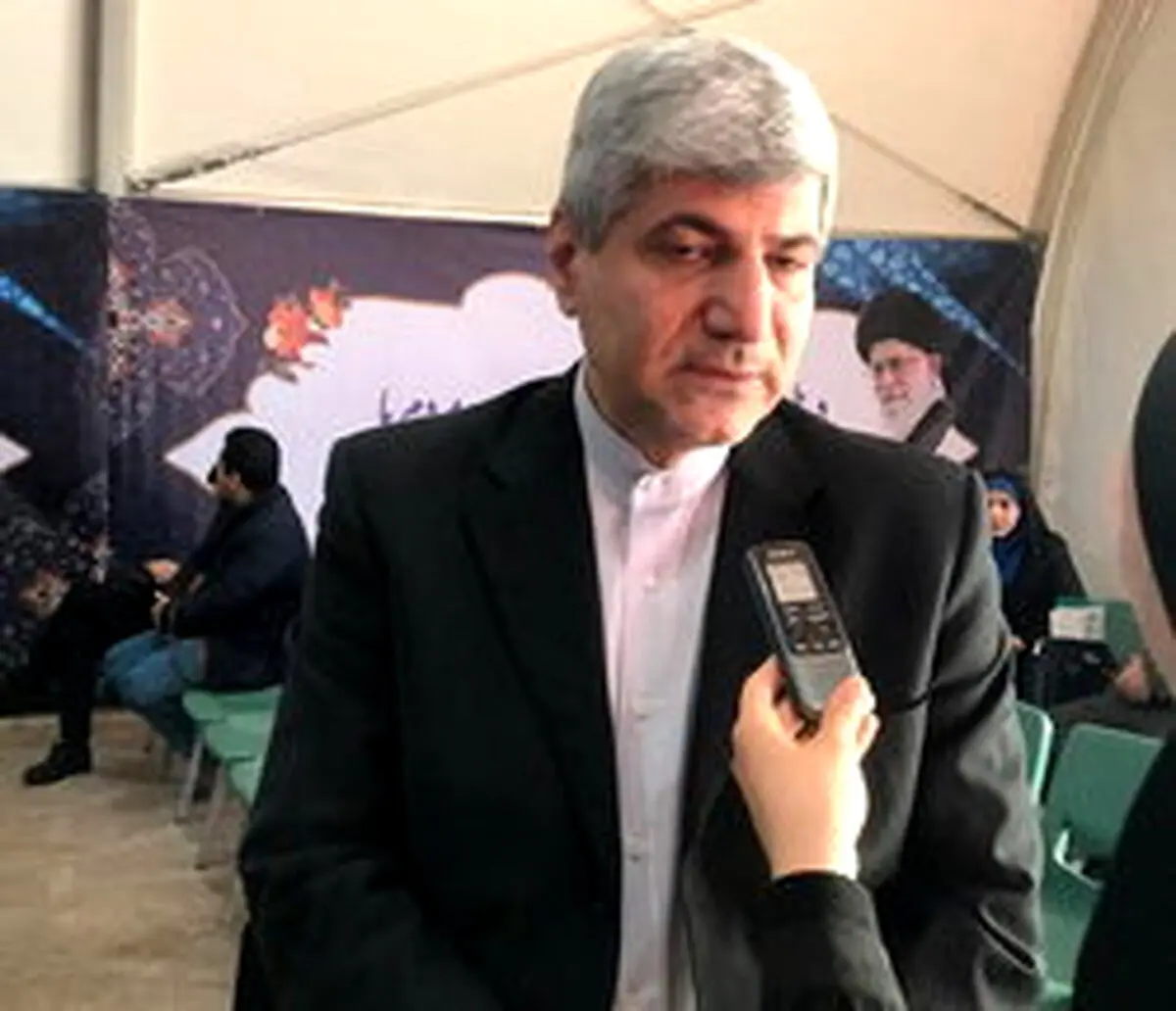 ثبت‌نام یک دیپلمات در انتخابات مجلس