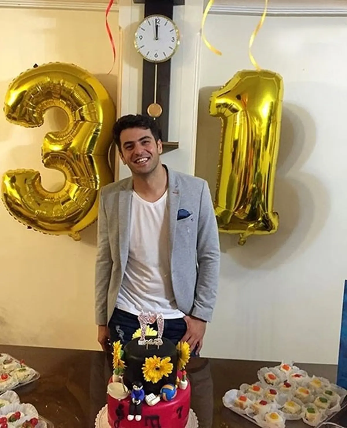 علی ضیا و کیک تولد 31 سالگی/عکس