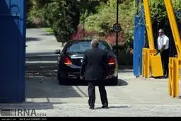 ماشین هاموند در سفارت انگلیس/عکس