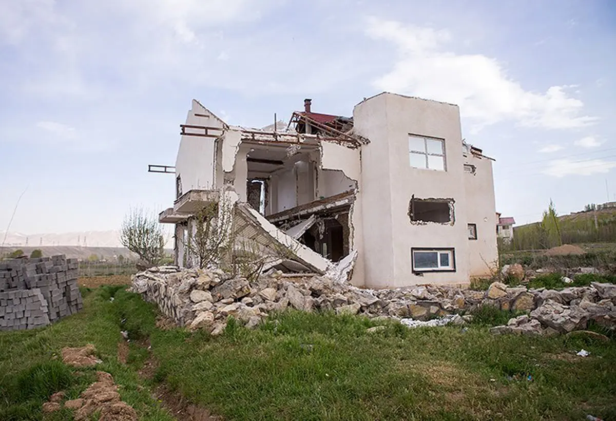 بالاخره ویلای میلیاردی دو مسئول در فیروزکوه تخریب شد+عکس