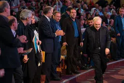 بوسه وزیر فعلی برای وزیر قبلی