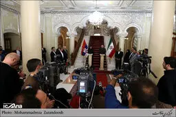 حجاب رئیس‌مجلس صربستان در دیدار لاریجانی/تصاویر