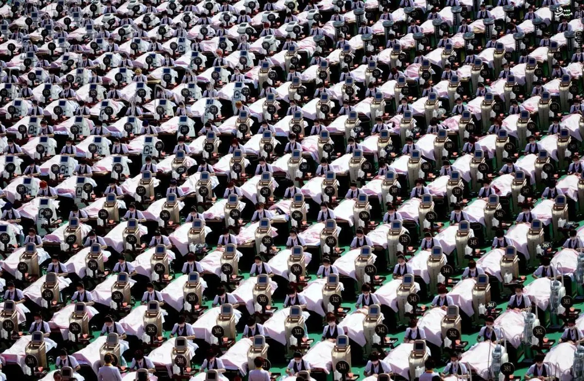 رکورد ماساژ صورت هزار نفری در چین/عکس