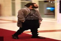 شلوار عجیب آقای بازیگر در جشنواره فجر / عکس