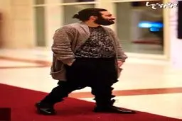 شلوار عجیب آقای بازیگر در جشنواره فجر / عکس