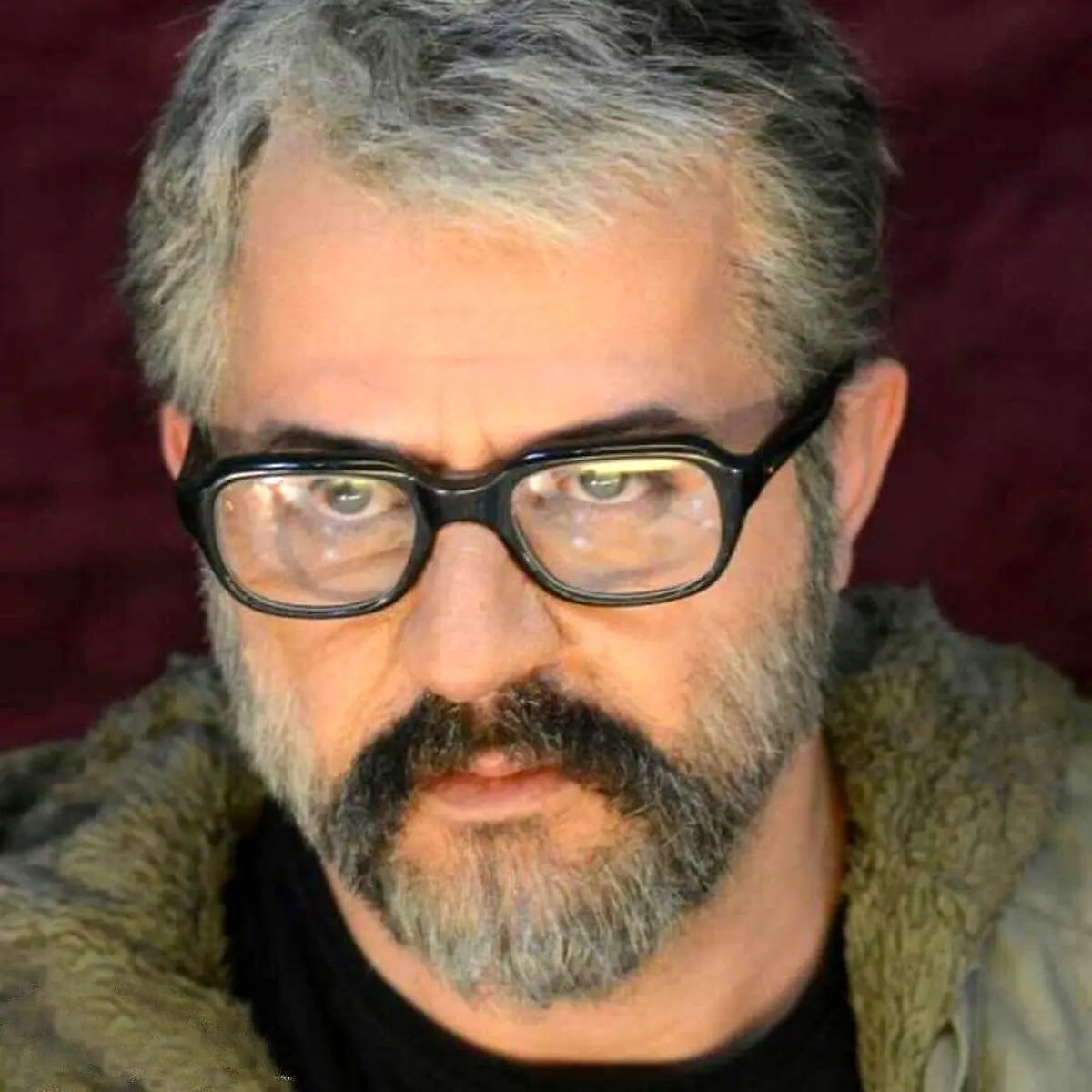 تصویری از گريم متفاوت هومن سيدى در فیلم "کمدی انسانی"