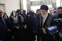 خواهران منصوریان در دیدار با رهبرانقلاب /عکس