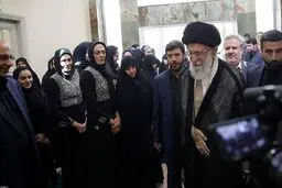 خواهران منصوریان در دیدار با رهبرانقلاب /عکس