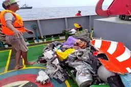 سقوط هواپیمای مسافربری اندونزی به دریا /تصاویر