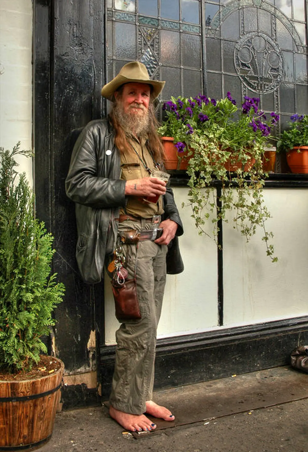 مردی که از کفش متنفر است/عکس