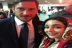 سلفی خانم بازیگر کشورمان با فرانچسکو توتی در ایتالیا!! عکس