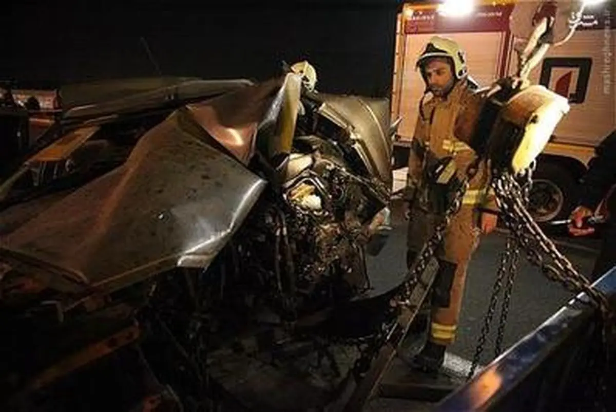 سه کشته و مجروح در برخورد شدید خودرو سواری با گاردریل/تصاویر