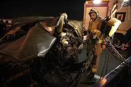 سه کشته و مجروح در برخورد شدید خودرو سواری با گاردریل/تصاویر