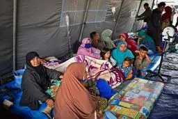 تصاویری از زلزله ۶.۴ ریشتری و مرگبار اندونزی