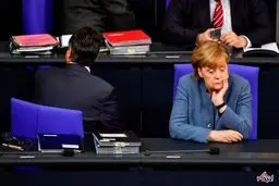 چرت زدن آنگلا مرکل صدراعظم آلمان  /عکس