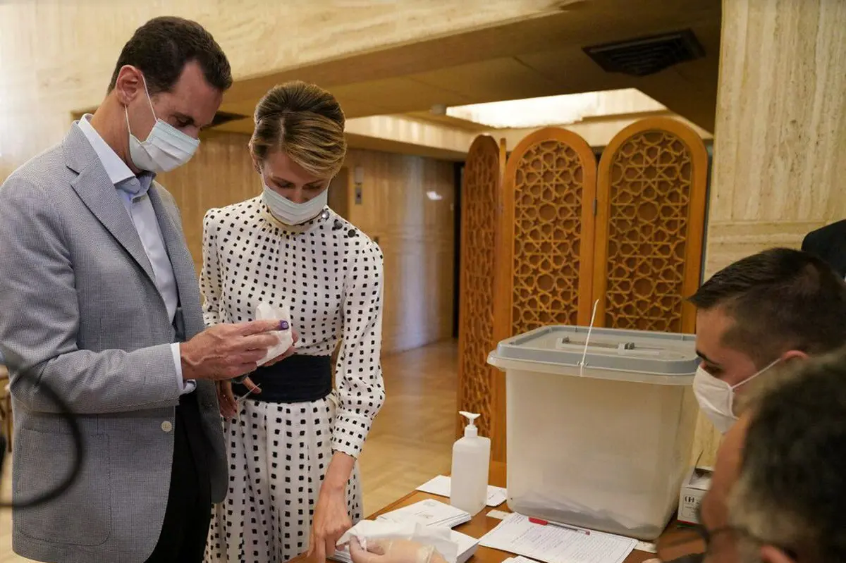 بشار اسد و همسرش سر میز انتخابات + عکس