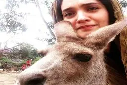 سلفی جالب میترا حجار با کانگورو/ عکس