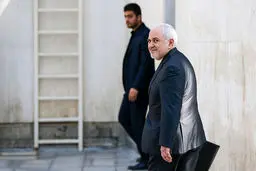 لبخند خاص آقای وزیر به دوربین!