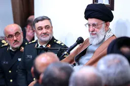 تصاویر: دیدار جمعی از فرماندهان نیروی انتظامی با رهبر انقلاب