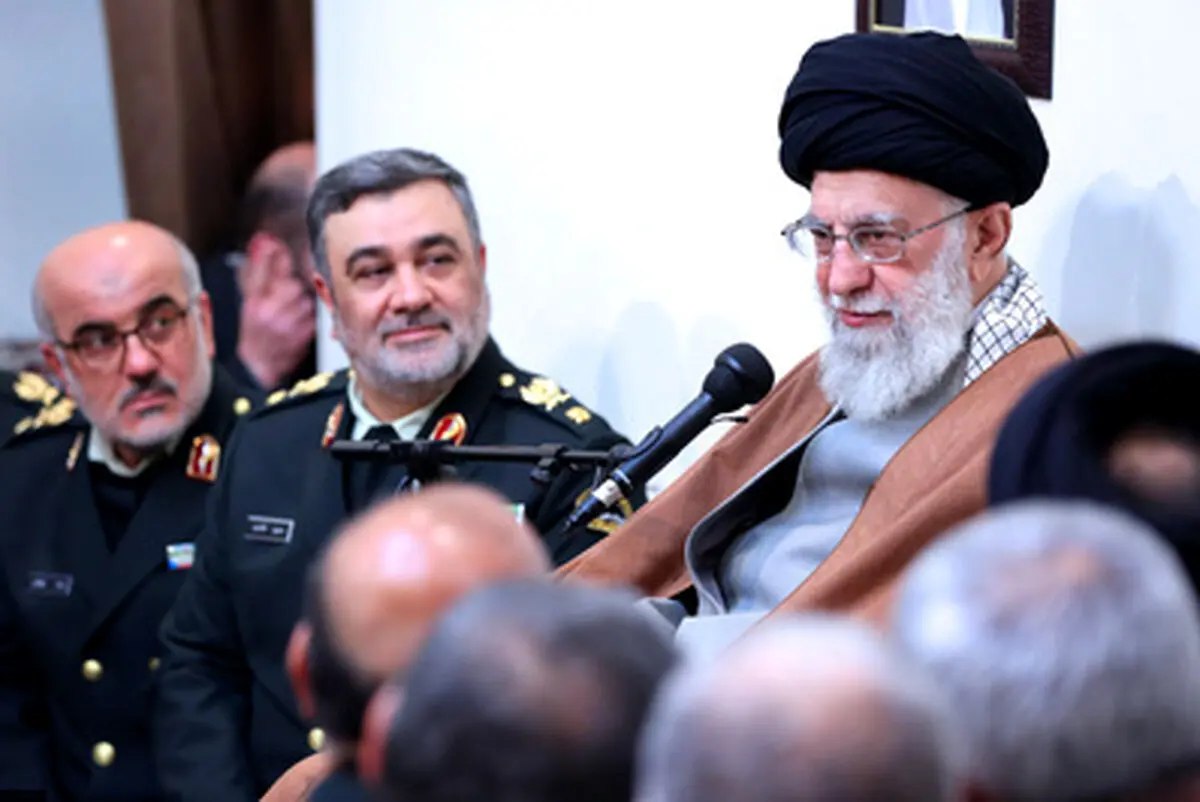 تصاویر: دیدار جمعی از فرماندهان نیروی انتظامی با رهبر انقلاب