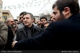 حضور مشایی در مراسم تشییع مادر محمود احمدی نژاد/ عکس