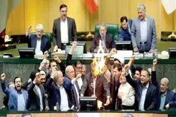ناگفته هایی درباره حلقه 5 نفره مخالفان روحانی در مجلس؛ جنگ روانی با اخبار جعلی/ تقسیم کار در گعده 5 نفره؛ از حملات تک نفره تا یارگیری از فراکسیون علی لاریجانی/نه چهره کاریزما دارند نه پیاده نظام گوش به فرمان اما پروژه ها را یک به یک جلو می برند