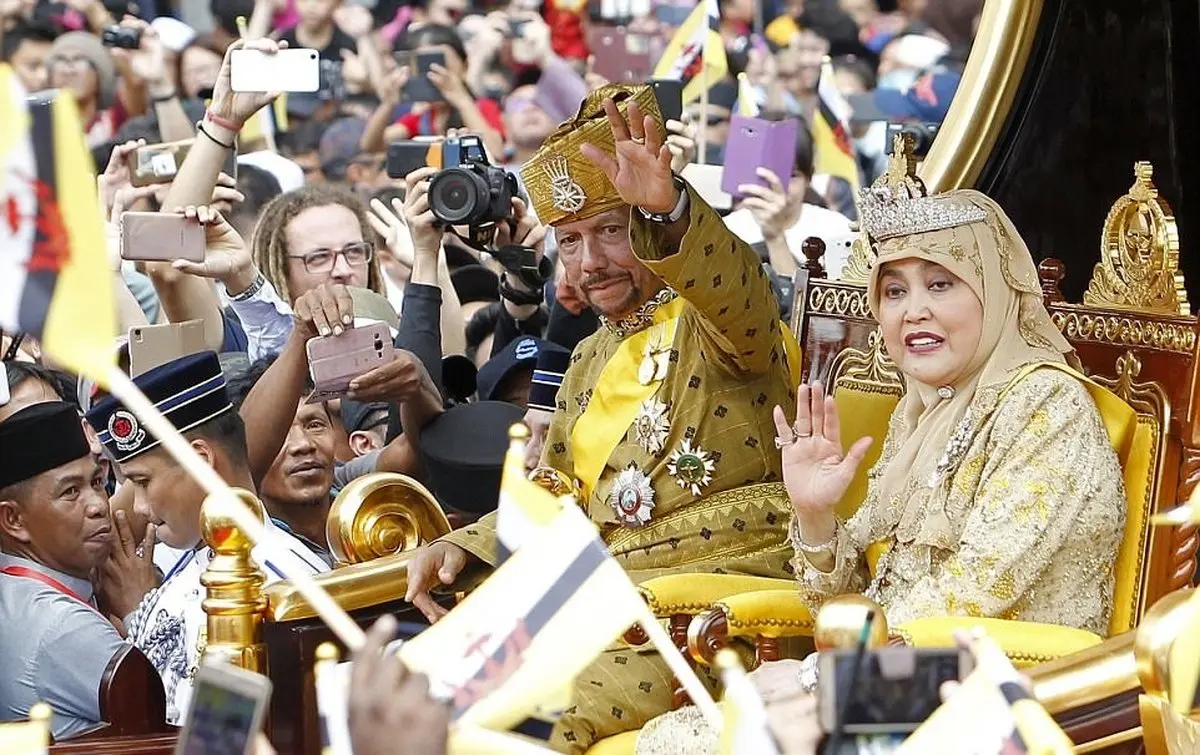 تصاویری طلایی از جشن پنجاهمین سال سلطنت یک پادشاه ثروتمند
