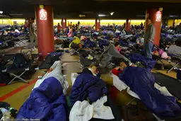 اسکان پناهجویان آسیایی در اماکن عمومی کشورهای اروپایی+عکس