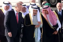 اردوغان شخصا به استقبال پادشاه عربستان رفت/ عکس