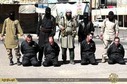 ذبح چهار نیروی حشد الشعبی توسط جنایتکاران داعش (18+)/تصاویر