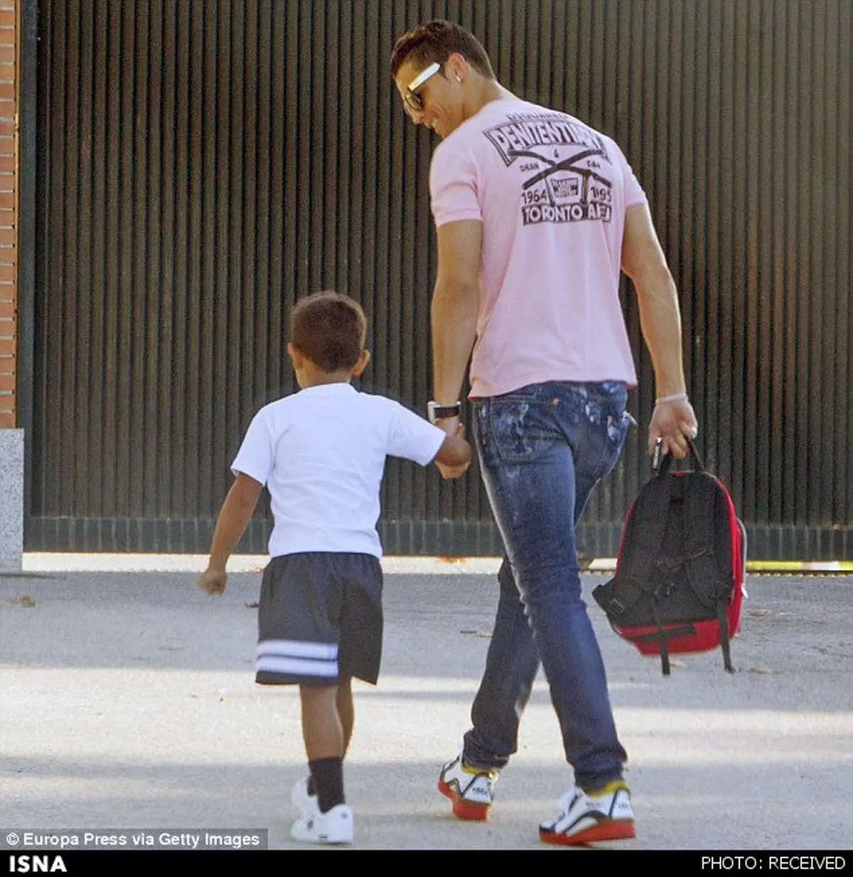 رونالدو همراه فرزندش به مدرسه رفت + عکس