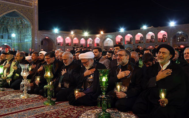 تصاویر / شام غریبان حسینی در حرم مطهر رضوی