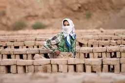 در میان خشت های زندگی / عکس