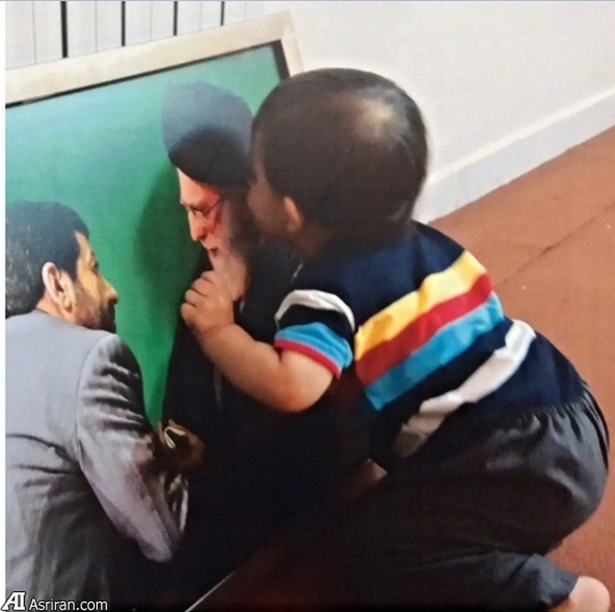 ضرغامی در حال دریافت تذکر از رهبری + عکس