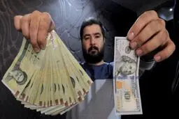 رویترز: ارزش ریال کم شود دستاوردهای اقتصادی روحانی زیر سوال می رود/ انتخاب ترامپ، علت اصلی کاهش ارزش ریال ایران