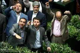 عکس جالبی از نمایندگان مجلس پس از جلسه رای اعتماد