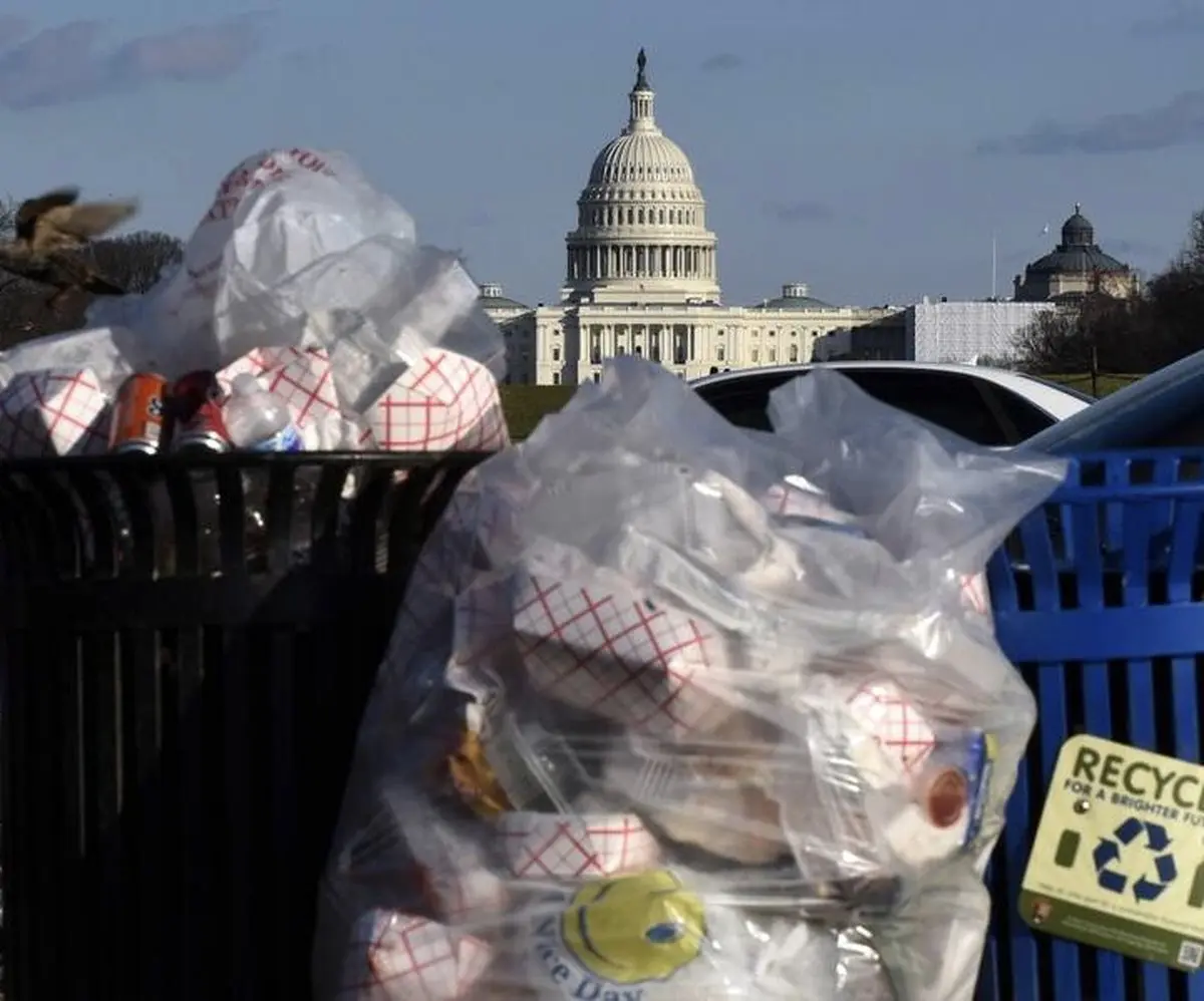 بوی زباله کاخ سفید را فرا گرفت/ عکس