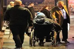 احوالپرسي فرگوسن با گداي منچستري/ عکس