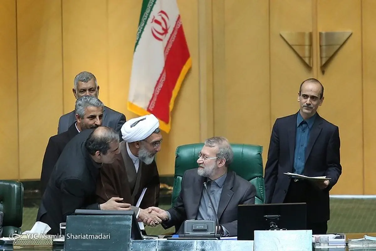 خوش و بش لاریجانی با وزیر دادگستری/عکس