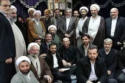 چه کسی از جانب جبهه پایداری در جلسات شورای وحدت شرکت می‌کند؟