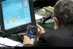 وقتی زاکانی در مجلس به حدادعادل زنگ می‌زند!/ عکس