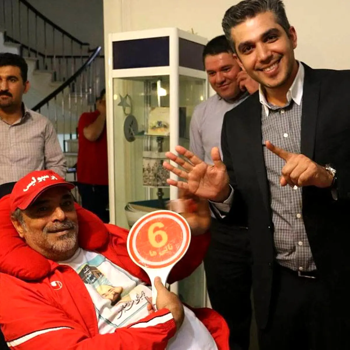 تغییر موضع جالب خبرنگار بیست و سی/ عکس