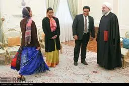 تیپ عجیب سفیر سریلانکا در دیدار با رییس جمهور روحانی/عکس