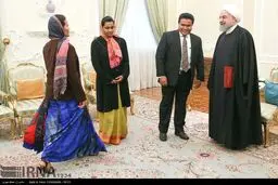 تیپ عجیب سفیر سریلانکا در دیدار با رییس جمهور روحانی/عکس