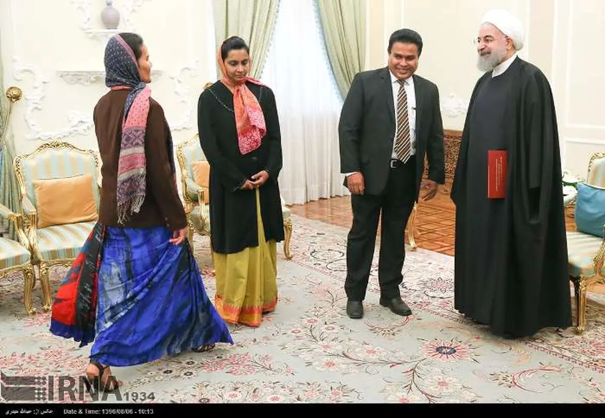 تیپ عجیب سفیر سریلانکا در دیدار با رییس جمهور روحانی/عکس