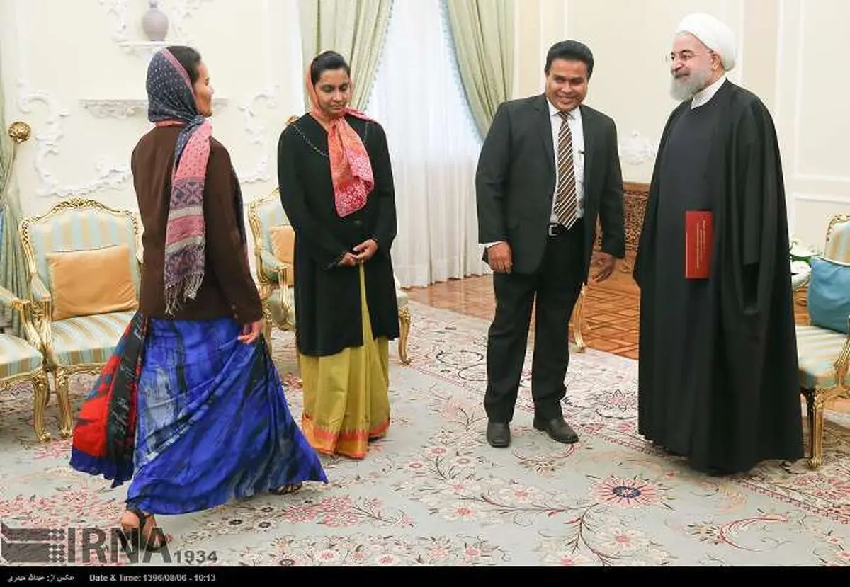 تیپ عجیب سفیر سریلانکا در دیدار با رییس جمهور روحانی/عکس