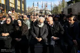 ماسک جمشید مشایخی در هوای آلوده تهران/عکس