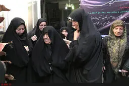عکسی از همسر آیت الله هاشمی در مراسم ختم مادر زهرا رهنورد