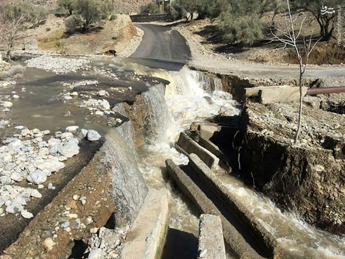 تخریب یک جاده روستایی بر اثر سیل/عکس